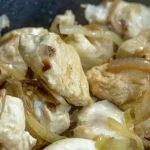 poulet-a-la-sauce-aux-oignons-recette-dun-plat.webp.webp